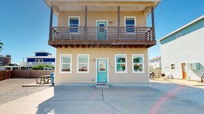 Exterior - GV628, Shared Pool, Pet Friendly, Charcoal Grill, Close to Beach (Port Aransas)