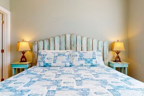 4 bedrooms, free WiFi, bed sheets - GV628, Shared Pool, Pet Friendly, Charcoal Grill, Close to Beach (Port Aransas)