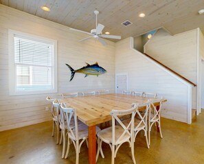 Dining - GV634, Shared Pool, Pet Friendly, Charcoal Grill, Close to Beach (Port Aransas)