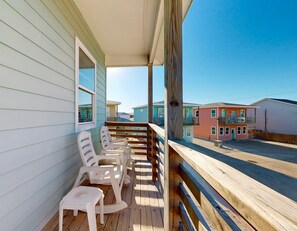 Property grounds - GV634, Shared Pool, Pet Friendly, Charcoal Grill, Close to Beach (Port Aransas)