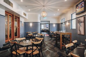 Dining - Belmore Hotel (Maitland)