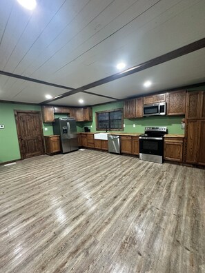Private kitchen - Beautiful 3 bedroom lake house!! (Converse)