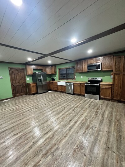 Beautiful 3 bedroom lake house!!