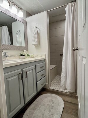 Shower, hair dryer, towels, soap - The Shandeau: Las Palmas Luxury Condo Overlooking Pools and waterpark.  (St. George)