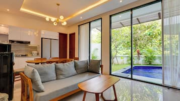 Villa, balcon, vue piscine | Vue de la chambre