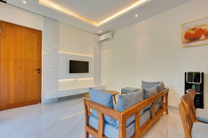 Villa, balcón, vistas a la piscina | Zona de estar