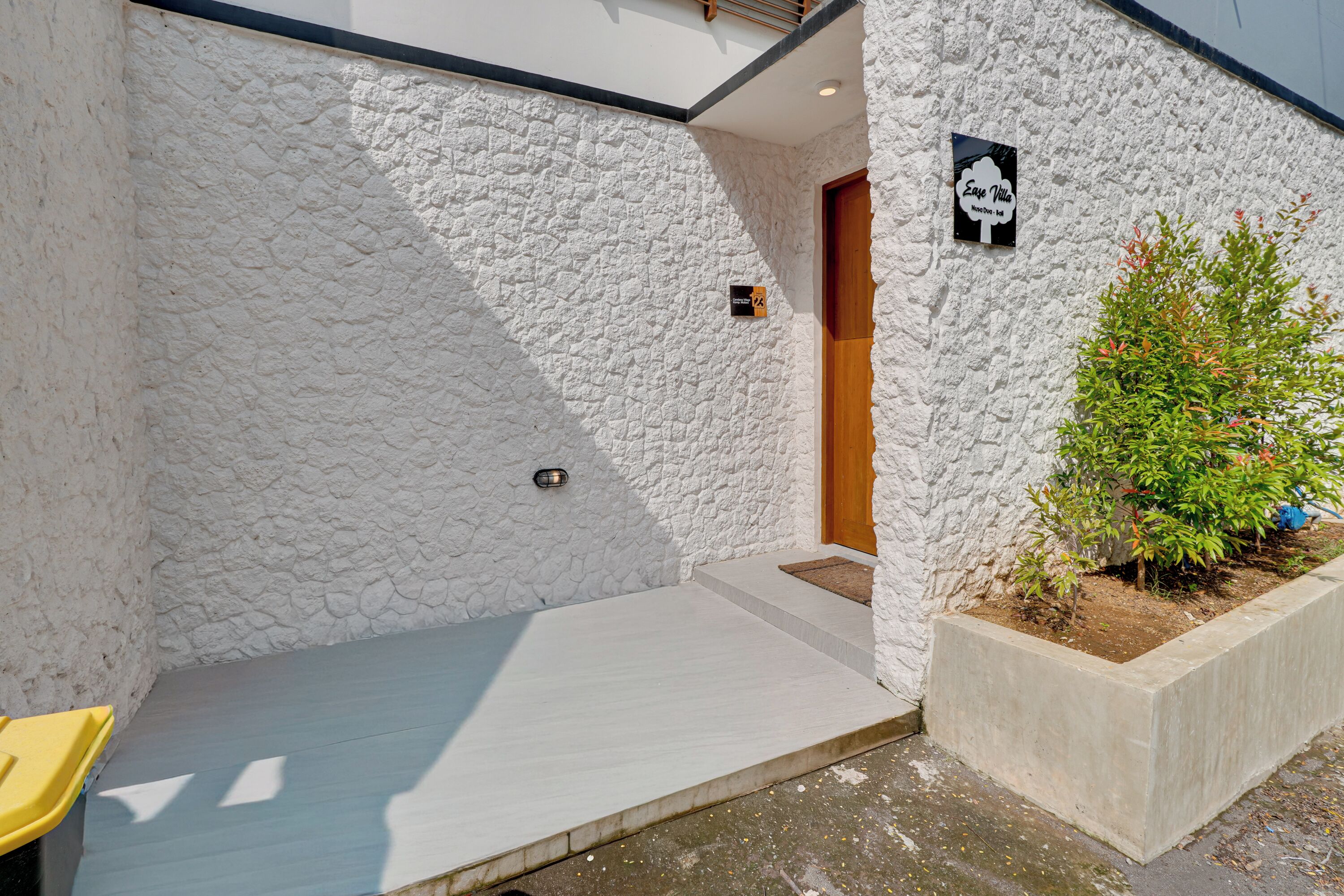 Villa, balcon, vue piscine | Détail de l’extérieur