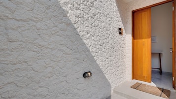 Villa, balcon, vue piscine | Intérieur