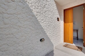 Villa, balcon, vue piscine | Intérieur