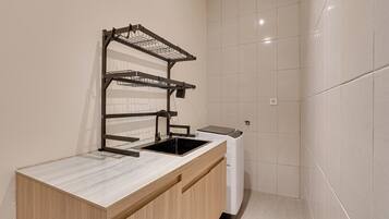 Villa, balcon, vue piscine | Intérieur