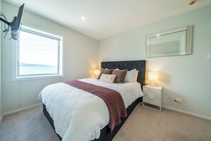 2 bedrooms, Internet, bed sheets - Oriental Bay Waterfront - Private Upper Suite (Wellington)