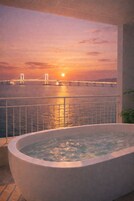 Chambre Double Supérieure, vue mer | Bain à remous extérieur
