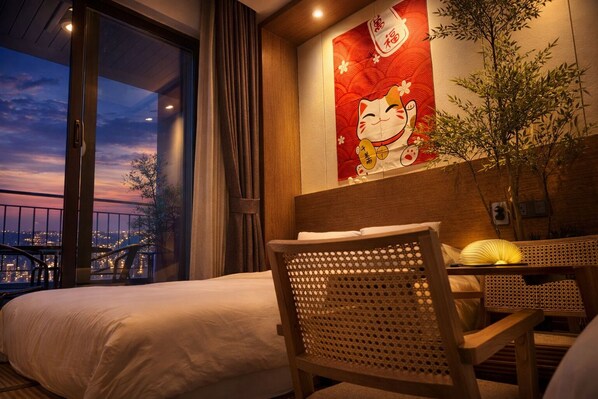 Premier Twin Room, Sea View | Desk, laptop workspace, blackout drapes, iron/ironing board - SainTree Hotel (Incheon)