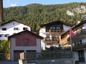 Exterior - Aussichtsreiche Dachwohnung 'Ramoz' mitten im Do by Interhome (Alvaneu Dorf)