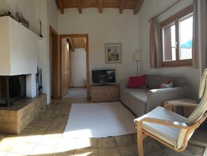 Fireplace - Aussichtsreiche Dachwohnung 'Ramoz' mitten im Do by Interhome (Alvaneu Dorf)