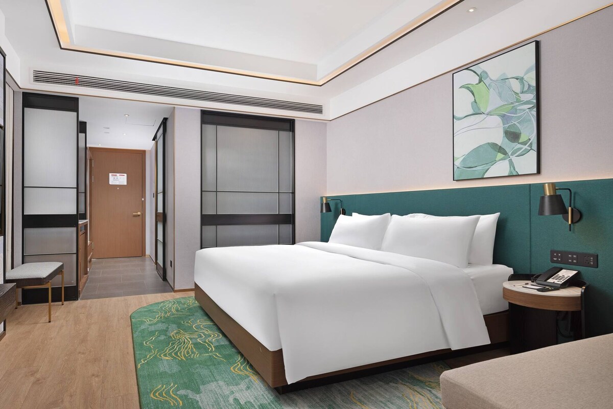 King Superior Room