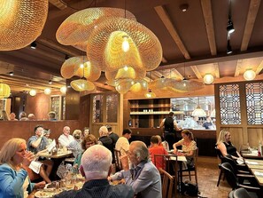 Dining - Bright Downtown Retreat near Eaton Centre & Subway (Toronto)