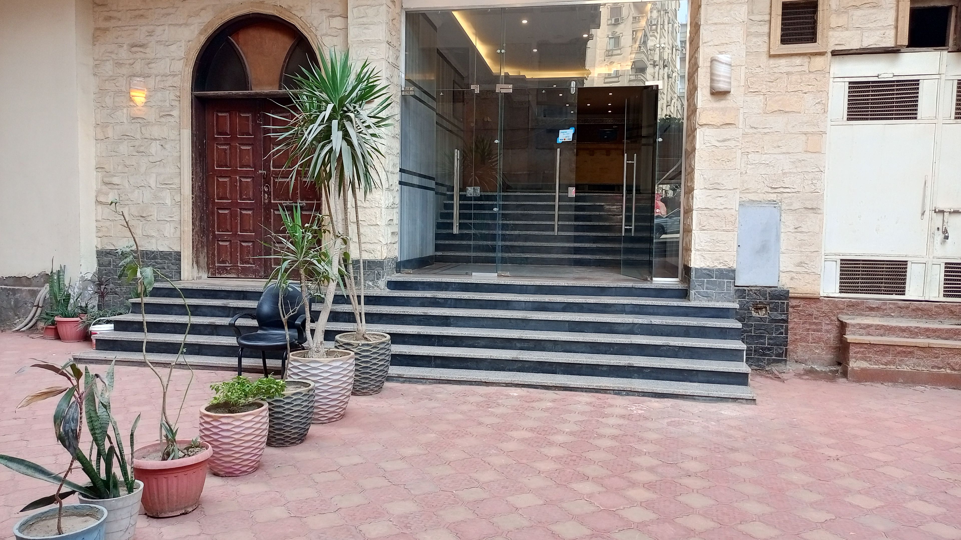 تفاصيل الفندق من الخارج