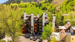 Exterior - Fifth Avenue Unit 105 | 2 Blocks to Skiing! (Aspen)