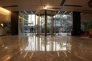 Lobby - Ramada Encore By Wyndham Chandigarh Zirakpur (Dera Bassi)