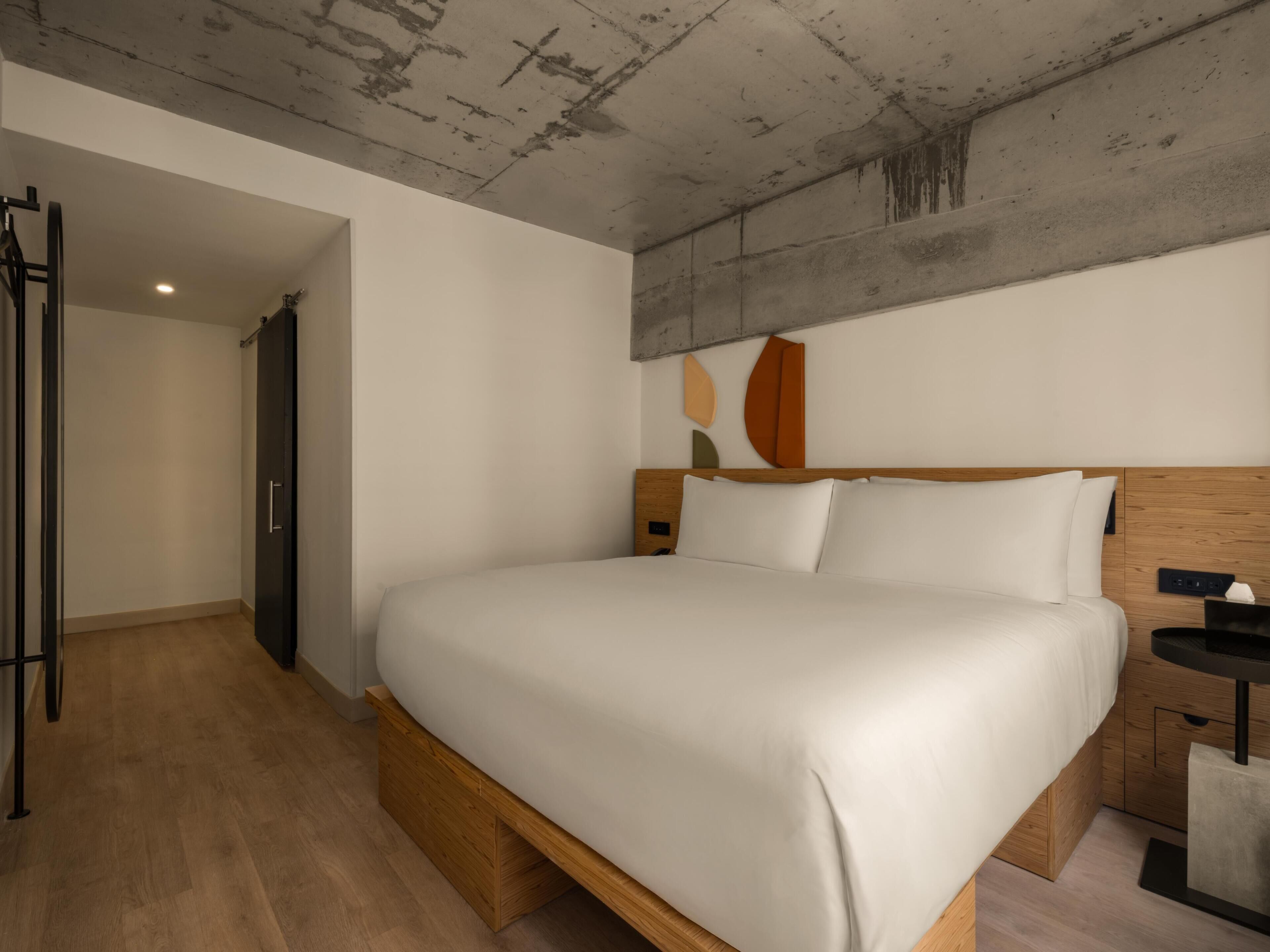 Room, 1 King Bed, Accessible (Roll-In Shower)