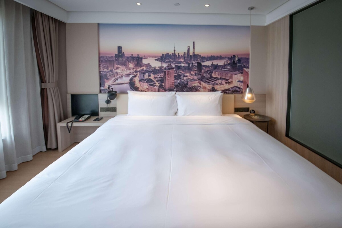 Privilege Room, One King-size Bed