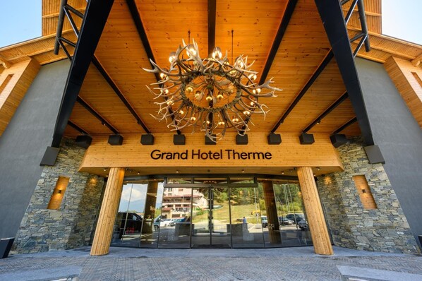 Exterior detail - Grand Hotel Therme (Razlog)