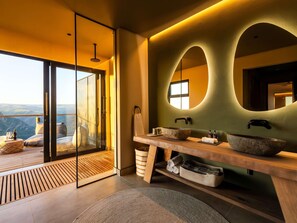 Room - Mantis Hiddn In Addo (Addo)