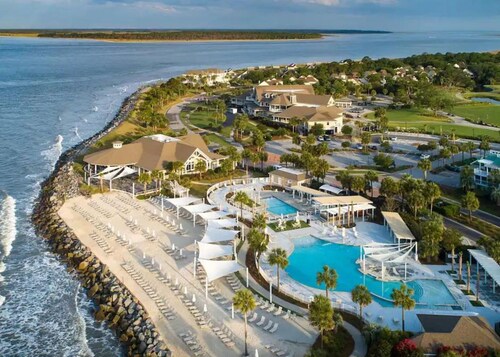 Close to beach. 4 bedroom on golf course.