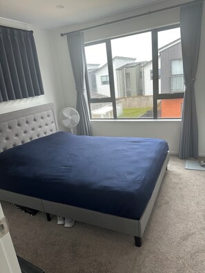 WiFi, bed sheets - Townhouse in heart of Henderson (Auckland)