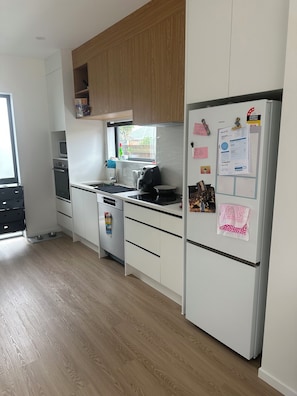 Private kitchen - Townhouse in heart of Henderson (Auckland)