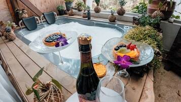 Junior Loft, Balcony, Mountain View | Outdoor spa tub