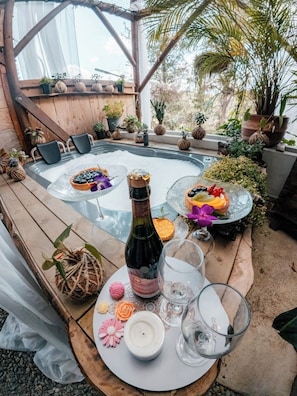 Loft júnior, sacada, vista para a montanha | Hidromassagem externa