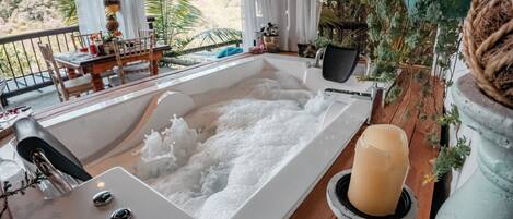 Deluxe Suite, 2 Bedrooms, Hot Tub, Garden View | Premium bedding, down comforters, Select Comfort beds, minibar