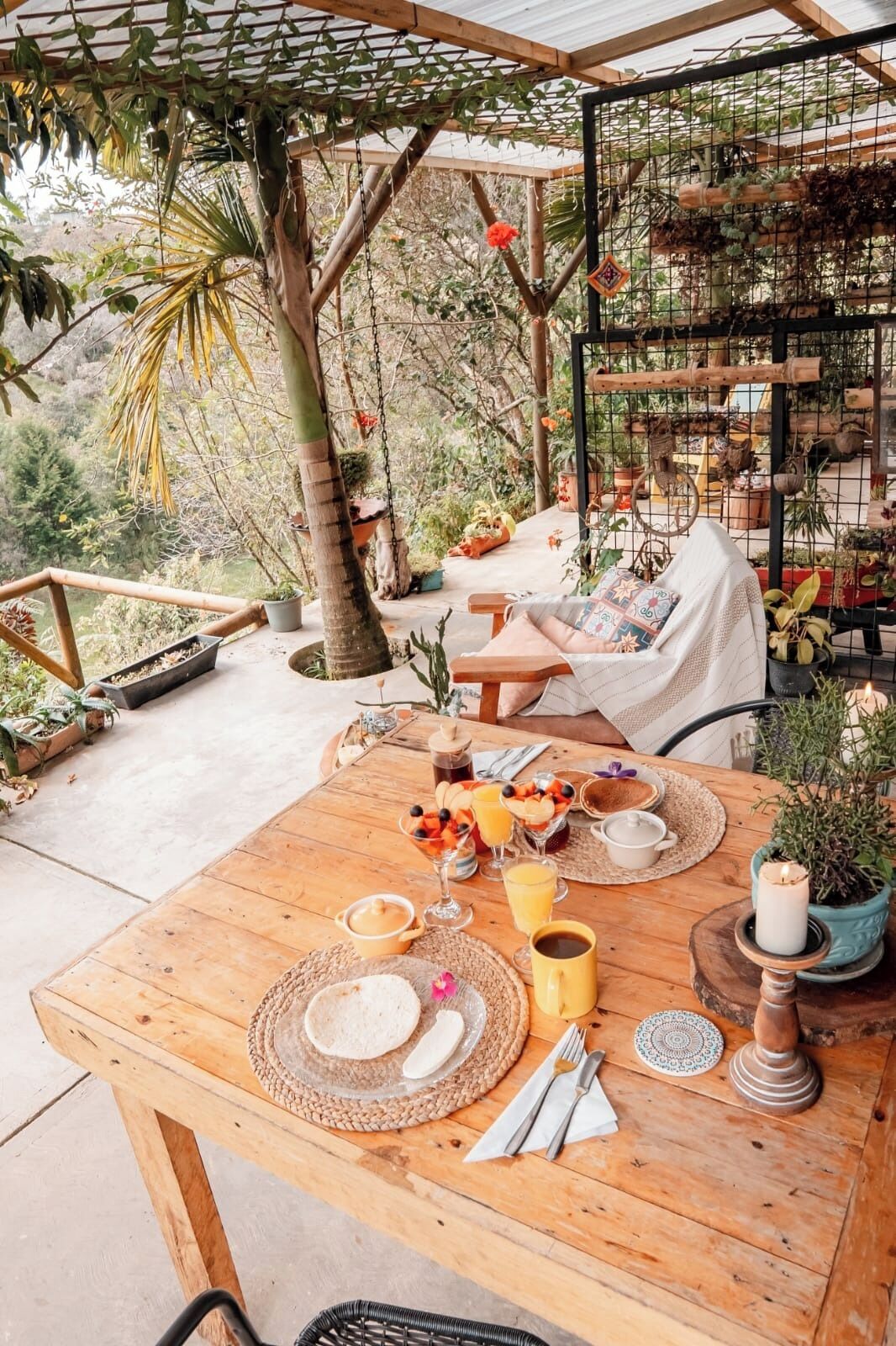 Habitación superior, patio, vista al jardín | Restaurante al aire libre