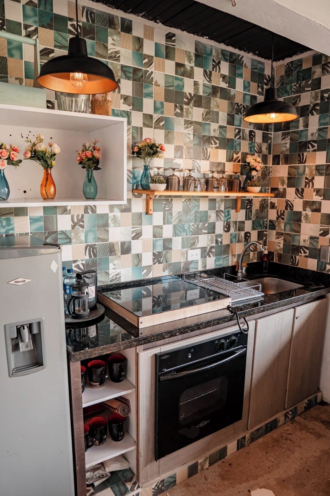 Deluxe Cabin, Balcony, Mountain View | Private kitchen