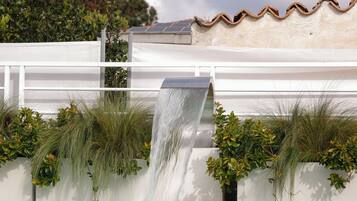 Outdoor pool, pool umbrellas, sun loungers
