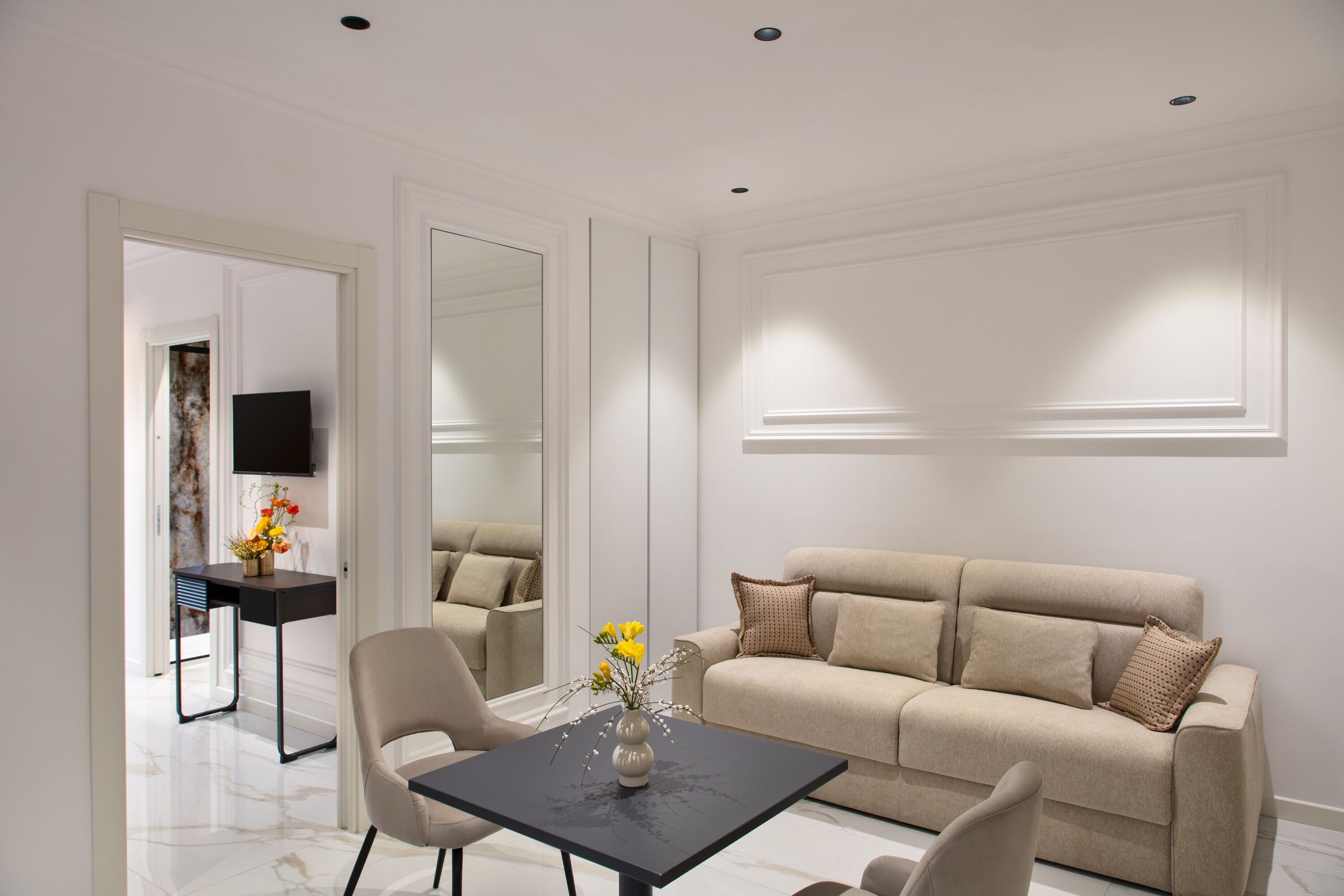 Luxury Apartment, Garden View | Living area