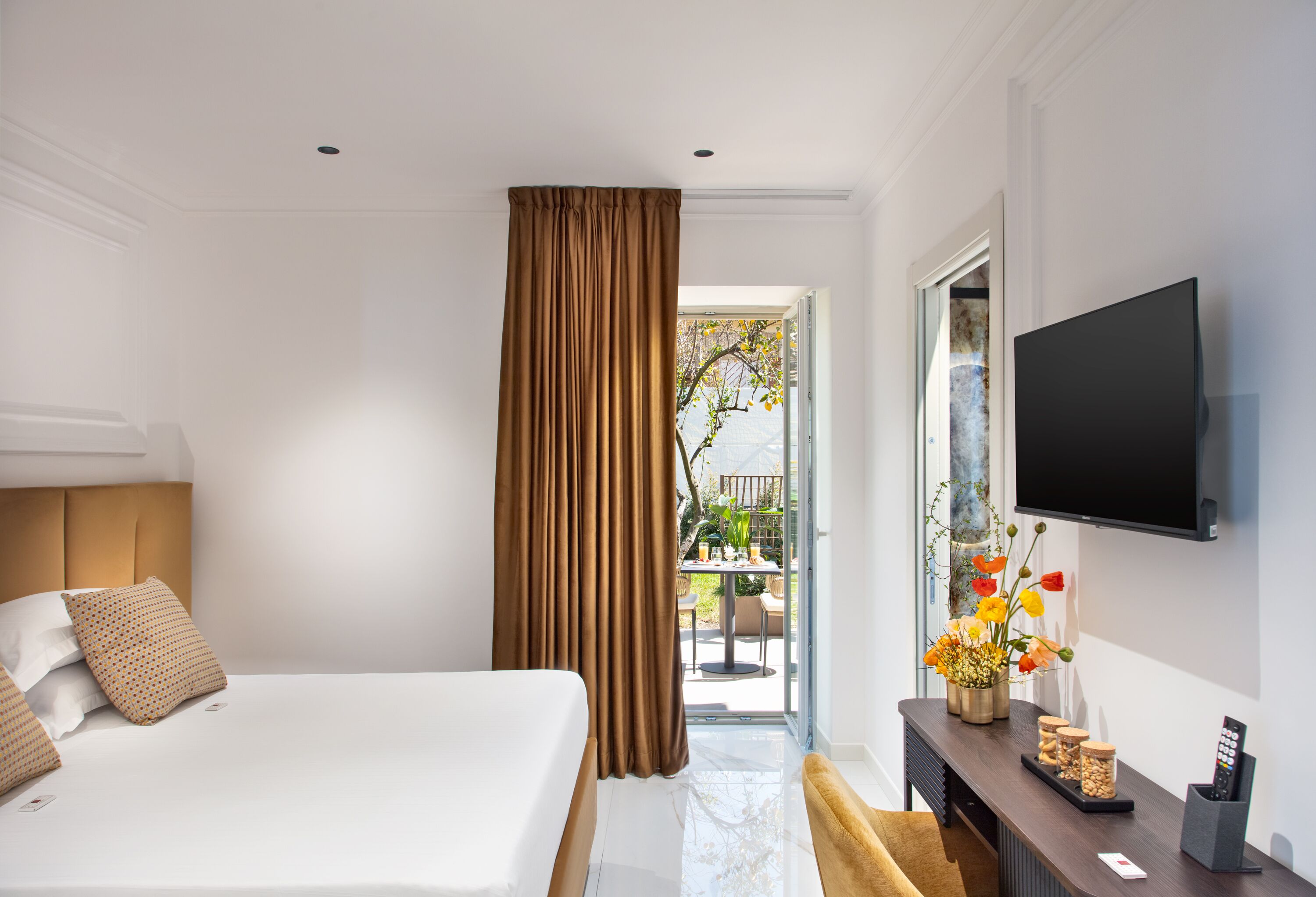 Luksusleilighet, hageutsikt | Sengetøy av topp kvalitet, dundyner og memory foam-senger