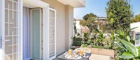 Luxury Apartment, Garden View | Garden view