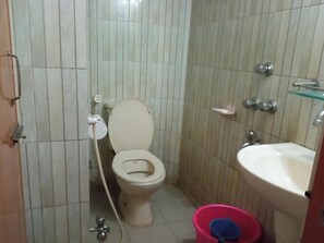 Free toiletries, towels, soap, shampoo - Hotel Mount Inn Khagrachari (Khagrachari)