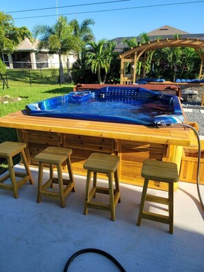 Outdoor spa tub
