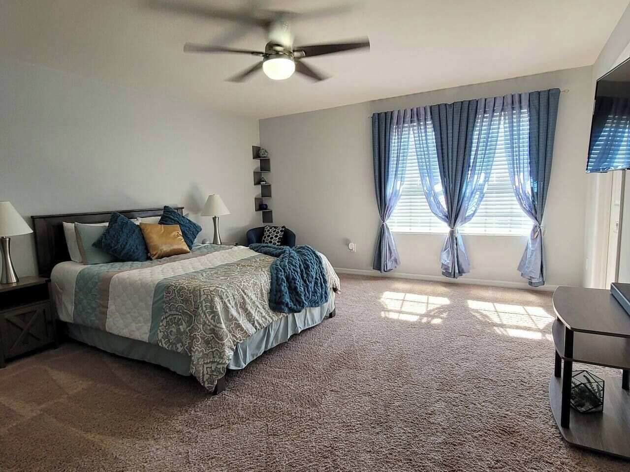 1 多间卧室、熨斗/熨衣板、WiFi、床单