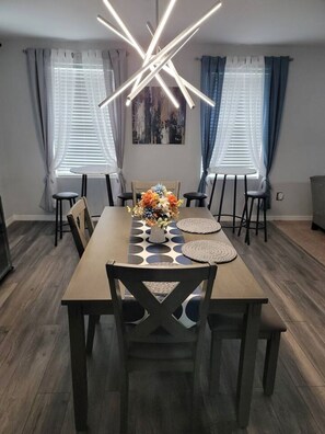 Dining - TR's Bed & Breakfast (Cape Coral)