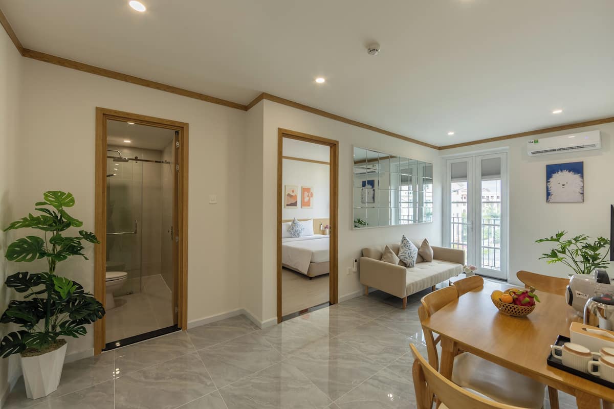 Superior Apartment, 1 King Bed with Sofa bed, City View | Living area