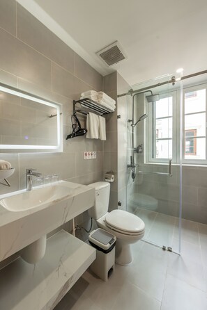 Shower, hair dryer, towels, soap - Koa Apart - Hotel (Phu Quoc)