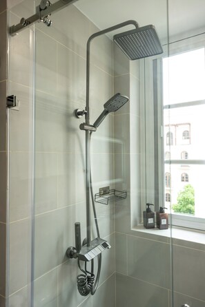 Shower, hair dryer, towels, soap - Koa Apart - Hotel (Phu Quoc)