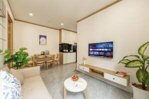 Deluxe Apartment, 1 Bedroom | Living area | 32-inch TV with cable channels, Netflix, streaming services - Koa Apart - Hotel (Phu Quoc)