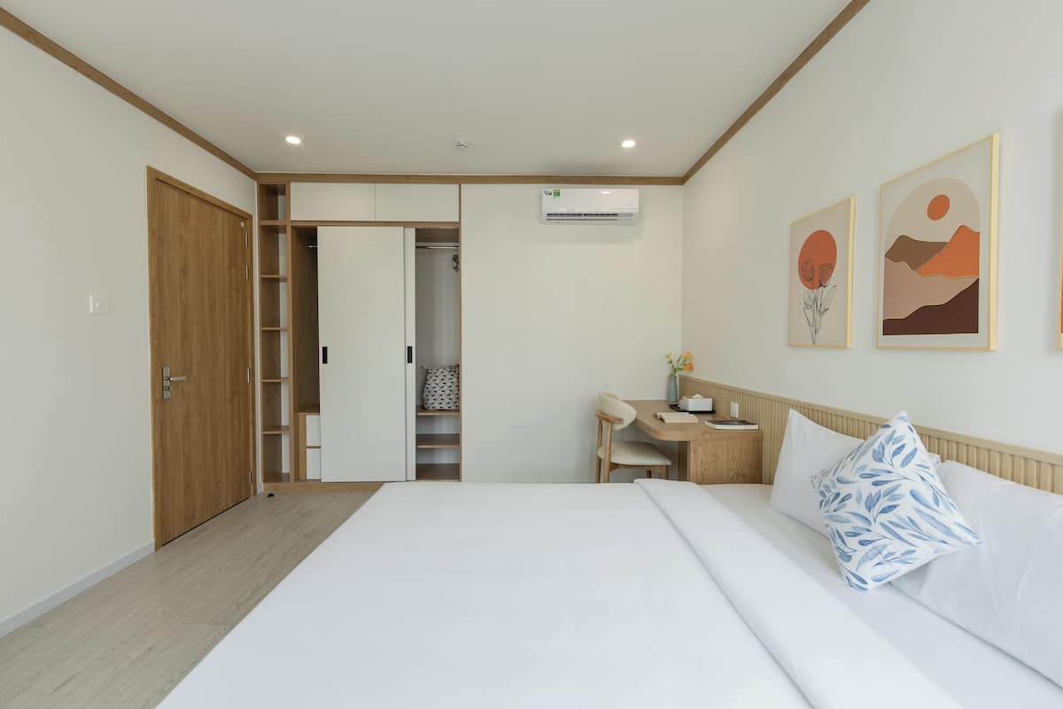 Laptop workspace, free WiFi