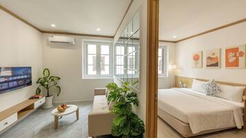 Double Room, 1 Queen Bed | Laptop workspace, free WiFi, bed sheets